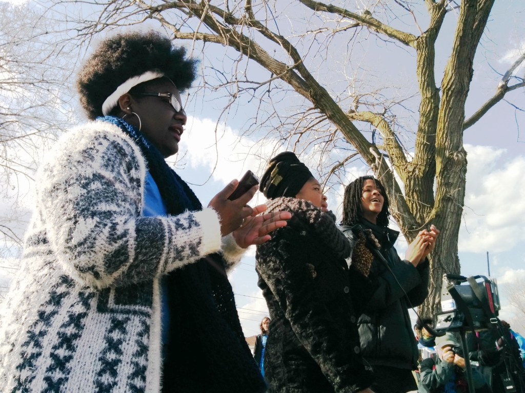 Visiting activists sing Stephon's favorite song to the Watts family. (Photo: Kelly Hayes)
